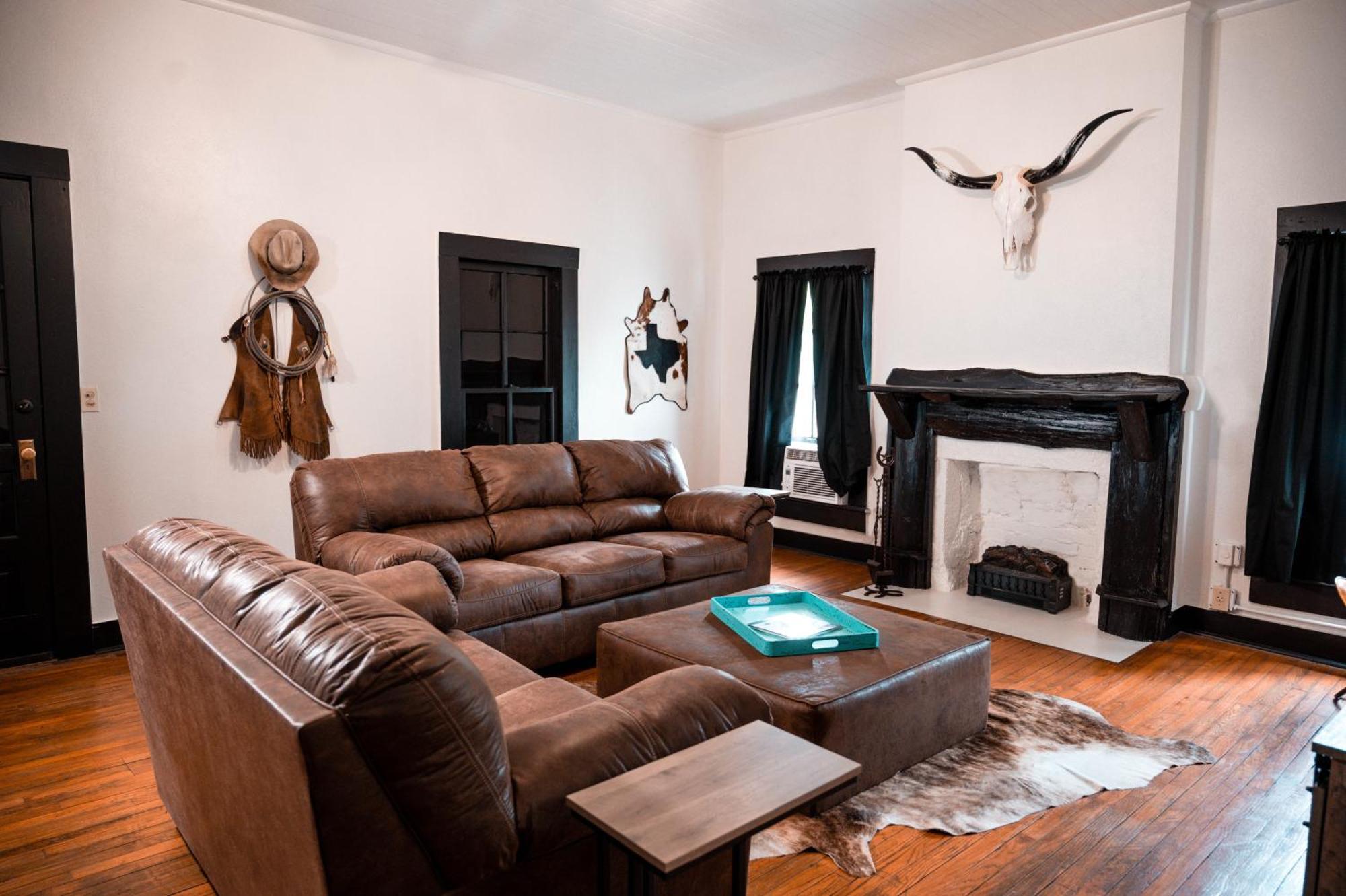 The Vaquero Motel Bandera Room photo